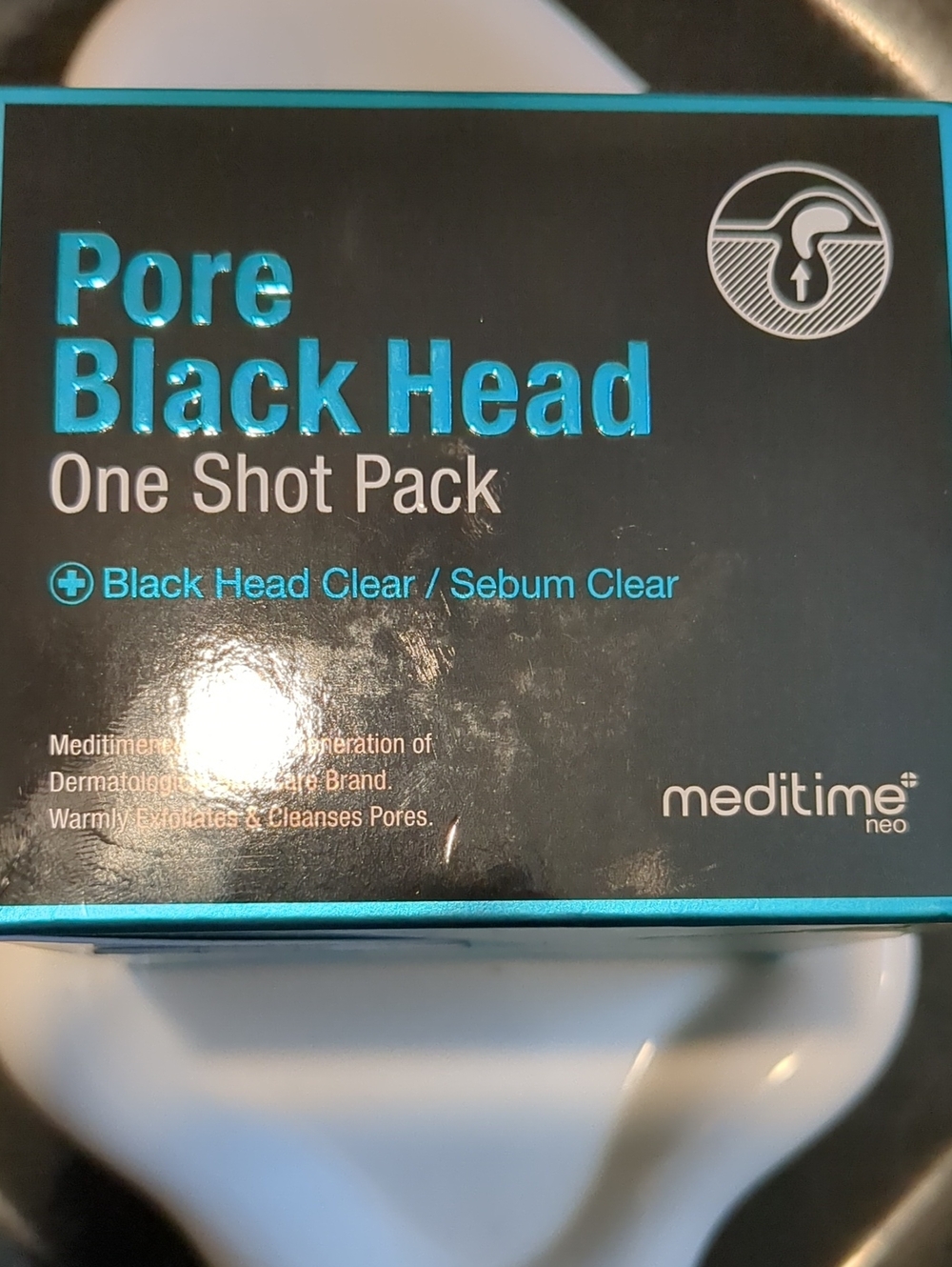 Clay Mask To Remove Blackheads, Whiteheads, And Sebum.